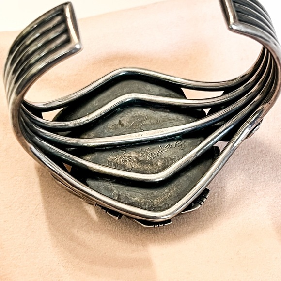 VTG Navajo artist Roy Vandever signed Turquoise set in silver cuff bracelet. - Picture 7 of 10